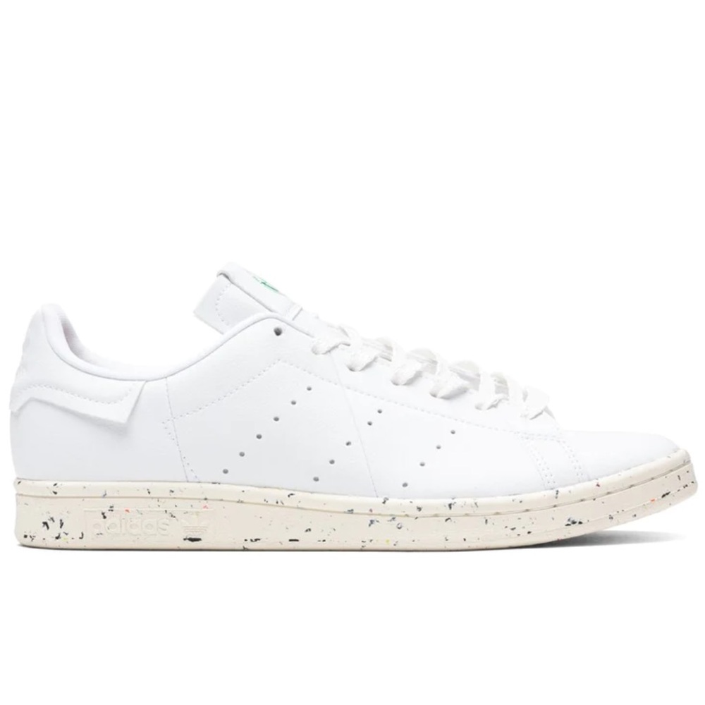 Adidas Originals Stan Smith "Clean Classics" in Off-White/Green. Size: 8 US